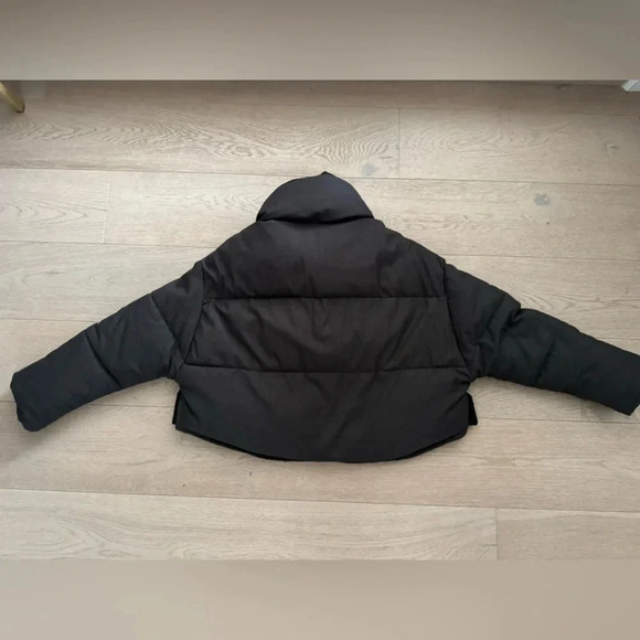 Zara woman’s high neck, cropped bomber/puffer jacket (oversized) 
Size XS - Picture 9 of 10